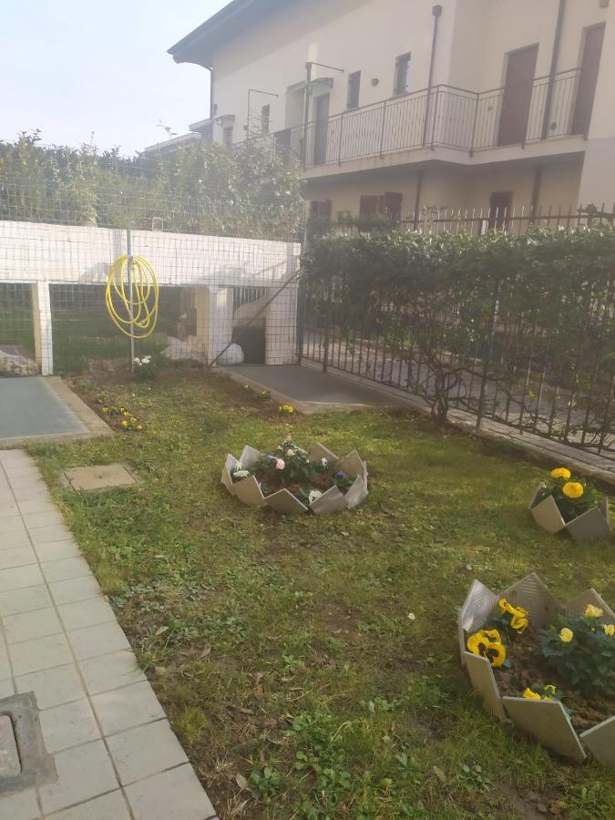 Bilocale Di Giusy Apartment Dalmine Bagian luar foto